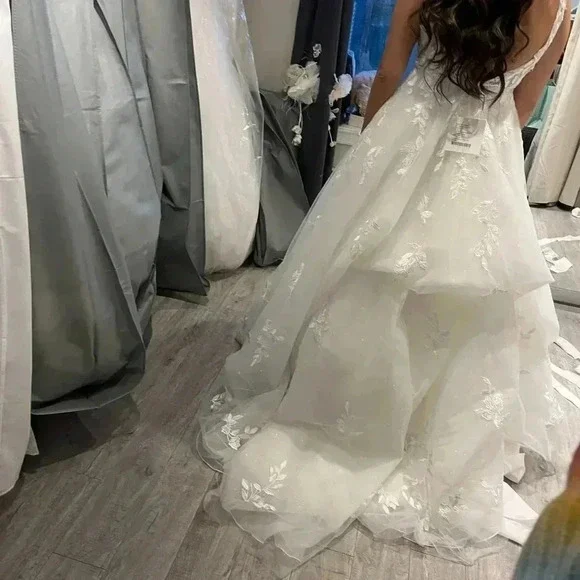 Essence of Australia Wedding Dress - D3023 - Picture 6 of 6